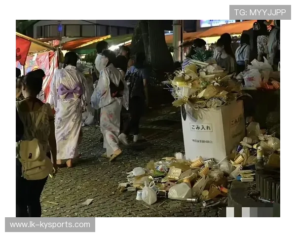 球迷从看台扔下一只拖鞋,球员捡起穿上后竟跑得更快连过三人 球迷从看台扔下一只拖鞋,球员捡起穿上后竟跑得更快连过三人